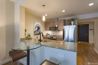 Photo #6: 425044548 Listing