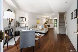 Photo #3: 425044662 Listing