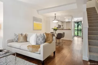 Photo #5: 425044662 Listing