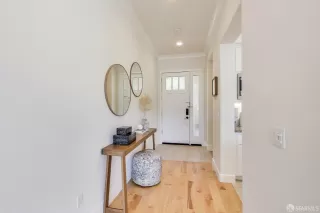 Photo #4: 425045033 Listing