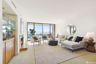 Photo #2: 425045250 Listing