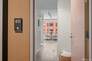 Photo #6: 425045283 Listing