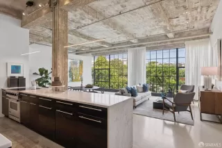 Photo #2: 425045509 Listing