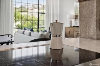 Photo #6: 425045509 Listing