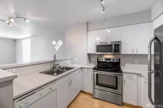 Photo #3: 425045693 Listing