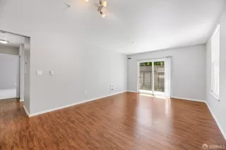 Photo #5: 425045693 Listing