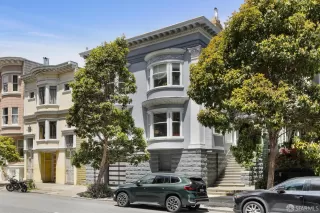 Photo #2: 425045938 Listing