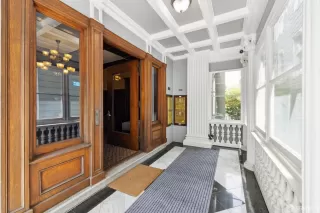 Photo #4: 425045938 Listing