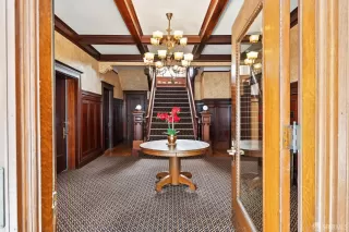 Photo #5: 425045938 Listing