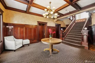 Photo #6: 425045938 Listing