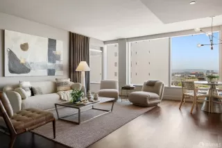 Photo #2: 425045972 Listing