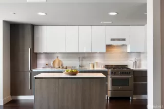 Photo #3: 425045972 Listing