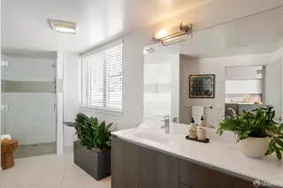 Photo #5: 425045972 Listing