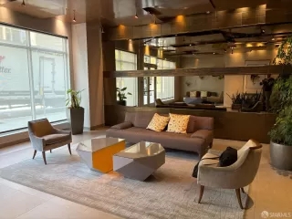 Photo #2: 425045988 Listing