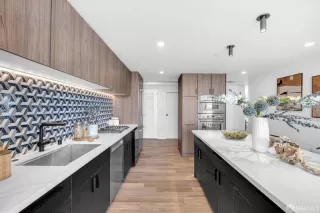 Photo #2: 425046395 Listing