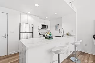 Photo #6: 425046484 Listing