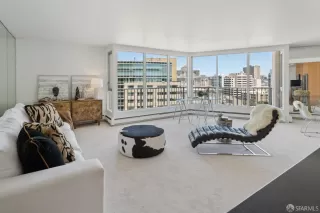 Photo #3: 425046723 Listing