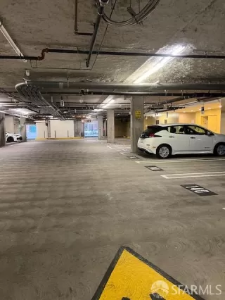 Photo #4: 425046827 Listing