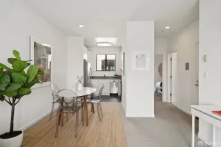 Photo #5: 425046909 Listing