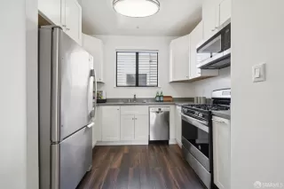 Photo #6: 425046909 Listing