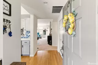 Photo #2: 425046935 Listing