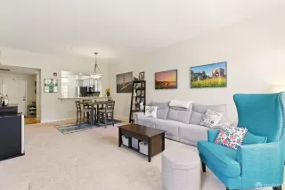 Photo #6: 425046935 Listing