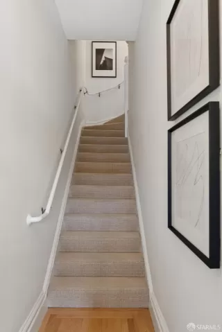 Photo #3: 425047038 Listing