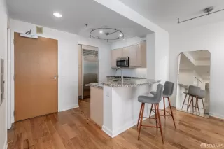 Photo #4: 425047278 Listing