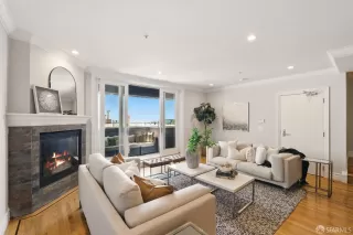 Photo #4: 425047284 Listing 