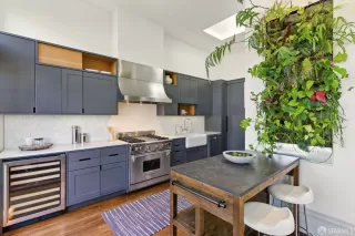 Photo #2: 425047285 Listing