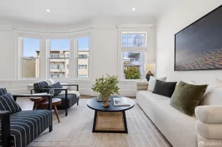 Photo #4: 425047388 Listing