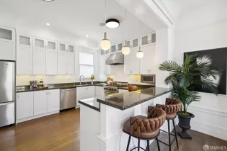 Photo #6: 425047388 Listing