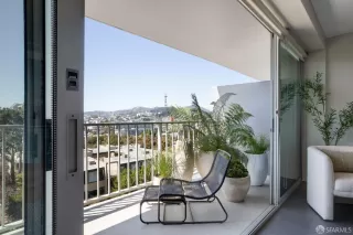 Photo #5: 425047626 Listing 