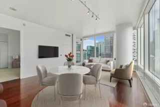 Photo #3: 425047628 Listing