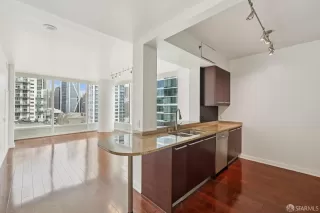 Photo #6: 425047628 Listing