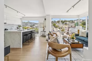 Photo #3: 425047754 Listing 