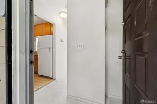 Photo #3: 425047864 Listing