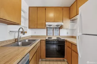 Photo #5: 425047864 Listing