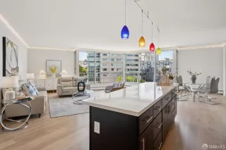 Photo #1: 425047894 Listing