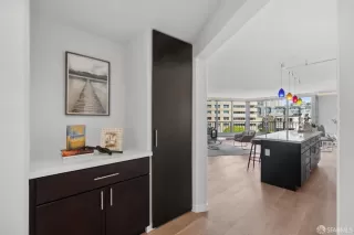 Photo #5: 425047894 Listing