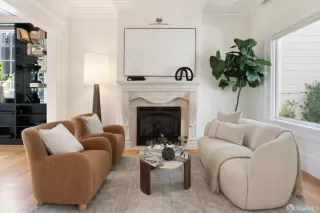 Photo #4: 425048075 Listing