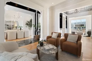 Photo #5: 425048075 Listing