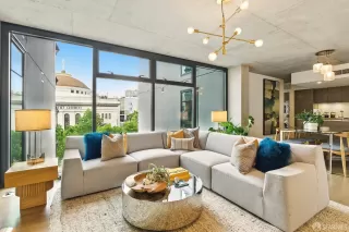 Photo #2: 425048112 Listing