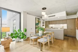 Photo #5: 425048112 Listing