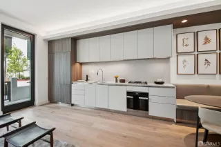 Photo #4: 425048328 Listing