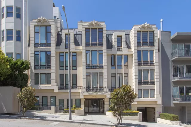 MLS: 425048333 Condo For Sale