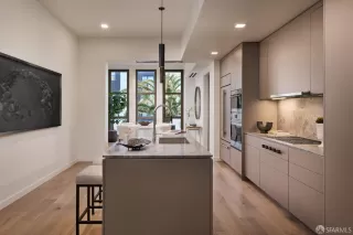 Photo #4: 425048357 Listing