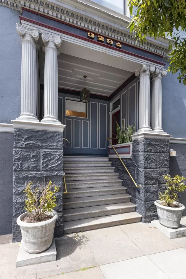 MLS: 425048374 Condo For Sale