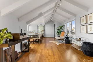 Photo #6: 425048374 Listing