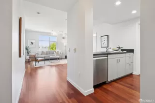 Photo #2: 425048546 Listing 